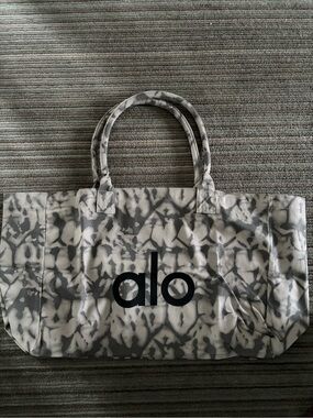 ALO 100% Authentic NEW Iconic Tote Bag